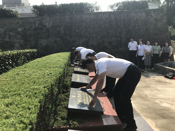 县民政局召开庆祝建党99周年主题党日活动2.jpg