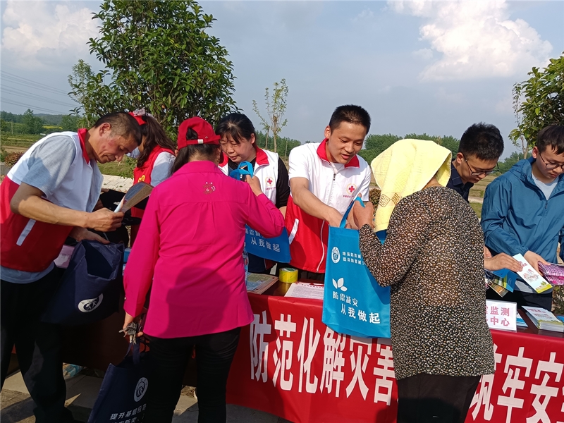 应急救护进社区2.jpg