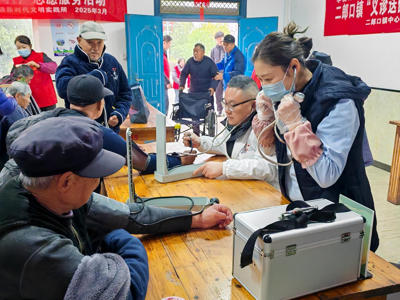 传承雷锋精神 绽放时代光芒