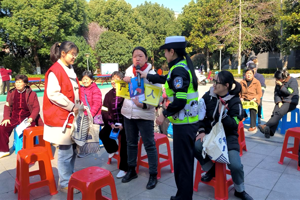 襄河镇开展“文明交通 平安出行”主题实践活动