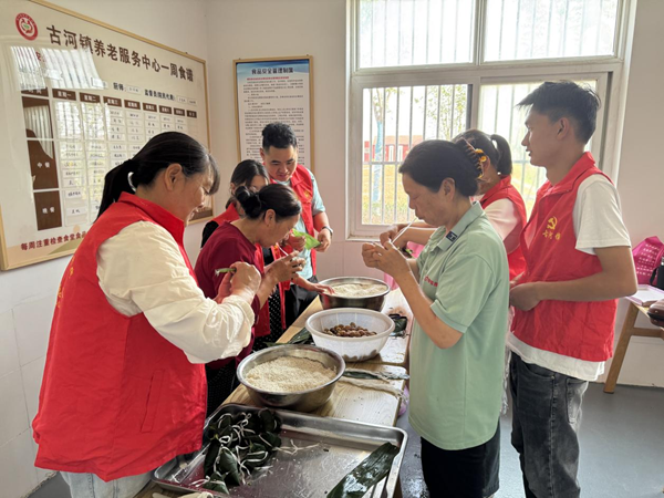 全椒县古河镇开展“传承端午韵 共叙敬老情”主题活动